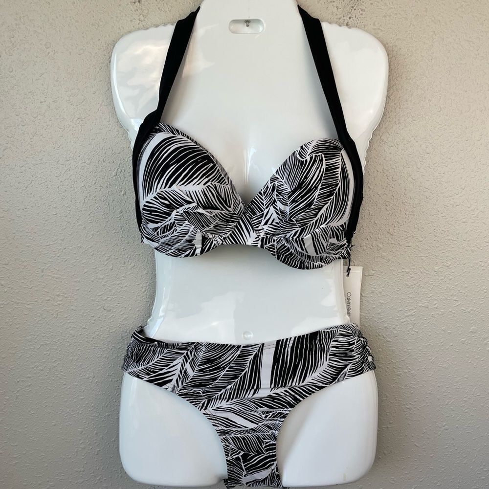 NWT Calvin Klein Bikini Top and Matching Bottoms Size L